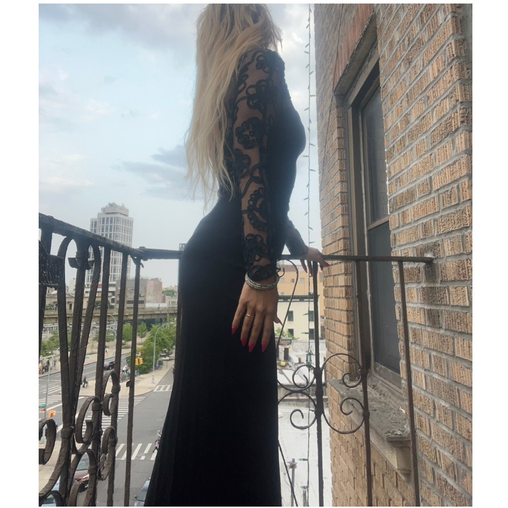 size small- vintage gothic 80s/90s black lace morticia glam gown dress 🩰